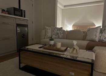 استديو هادئ بسرير ماستر