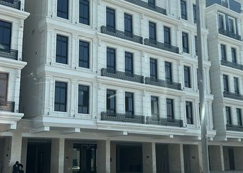 استديو بسرير ماستر وأثاث مريح 