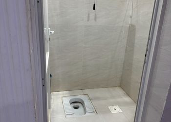 شاليه بمجالس وجلسة خارجية