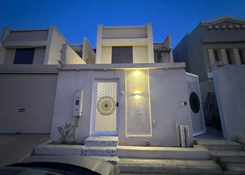 شقة بغرفة نوم مريحة وصالة 