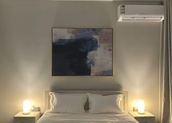 استديو بأثاث مريح وبسيط 