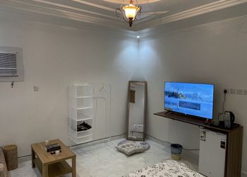 استديو بسرير ماستر وجلسة 