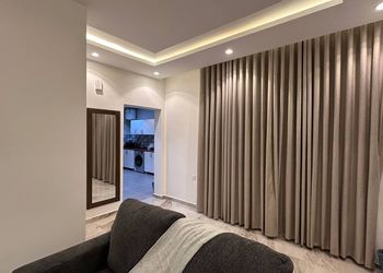 استديو بأثاث مريح وبسيط 