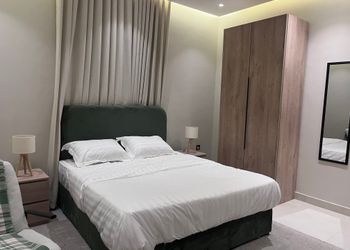 استديو بأثاث مريح وبسيط