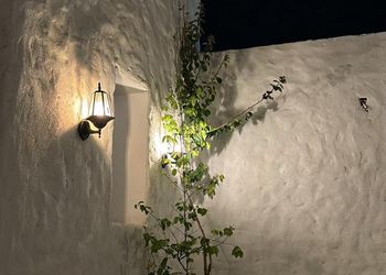 شاليه بجلسات خارجية ومسابح