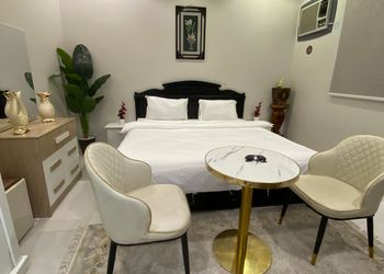 استديو بسرير ماستر وجلسة جانبية