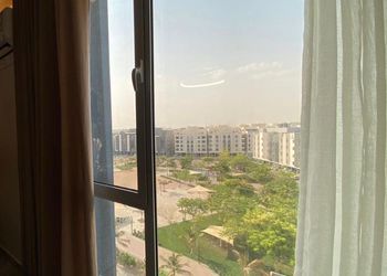 شقة بغرفة معيشة وغرفة نوم 