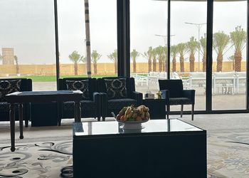 مزرعة بمناظر خلابة وجلسة خارجية 