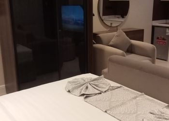 استديو بسرير ماستر وجلسة جانبية 