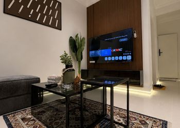 شقة بغرفة معيشة وغرفة نوم