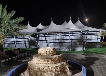 شاليه بفناء خارجي و مسبح خارجي