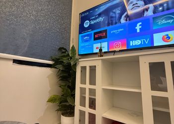 استديو بسرير مفرد وأثاث مريح 