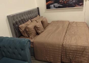 استديو بأثاث مريح وبسيط 