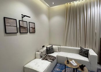 استديو بسرير ماستر وجلسة جانبية 