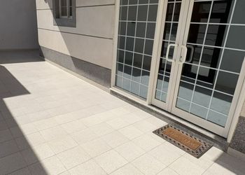 استديو بسرير ماستر وجلسه جانبيه