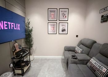 استديو سينمائي بالقرب من البحر