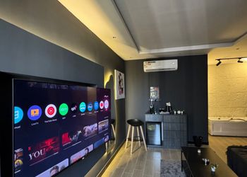 استديو فاخر بجاكوزي