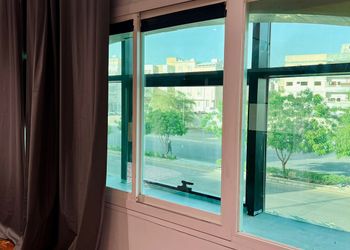 شقة بغرفة جلوس وغرفتين نوم 