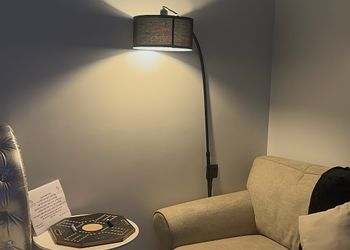 استديو هادئ بسرير ماستر