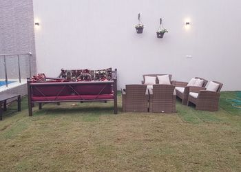 شاليه بألعاب أطفال ,موقد حطب,مسطح اخضر,