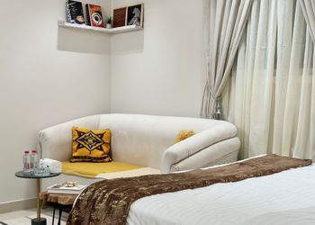 استديو بسرير ماستر وجلسة 
