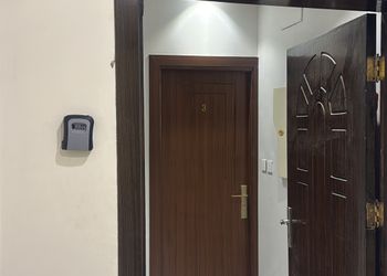 استديو بسرير ماستر وأثاث مريح 