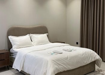 شقة بغرفتين نوم وصالة 