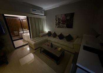 شقة بصالة مريحة وتصميم أنيق