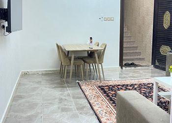 شقة بصالة وغرفة نوم