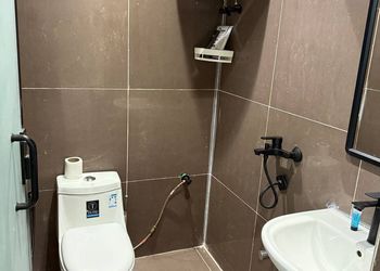استديو بأثاث مريح وبسيط 