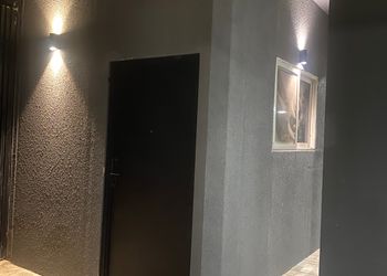 استديو بسرير ماستر وجلسة جانبية 