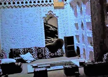 مزرعة بطراز شعبي وملحق خارجي