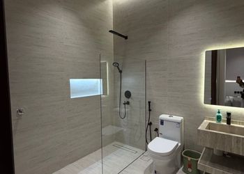 شاليه بمسطح اخضر ومسبح