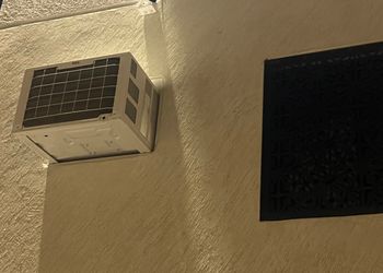 شقة بثلاث غرف نوم وصالة مريحة 