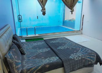 شاليه بالعاب مائية 