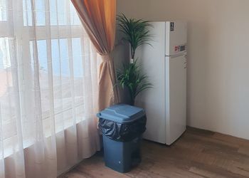 استديو بفناء خارجي ومدخل سيارة 