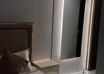 استديو بأثاث مريح وبسيط 