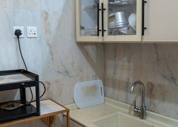 استديو بسرير مفرد وجلسة جانبية 