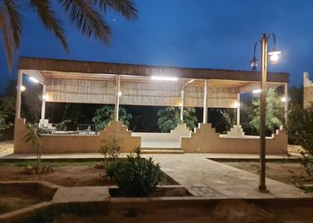 مزرعة ريفيه بجلسات وألعاب أطفال