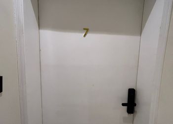 استديو هادئ بسرير ماستر