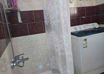 شقة  بصالة جلوس وغرفة نوم