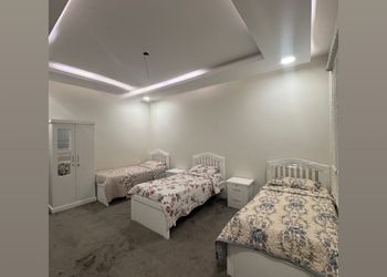 شاليه بمسطح اخضر و مسبح بحاجز