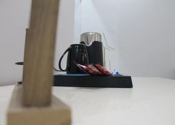استديو بأثاث مريح وبسيط 