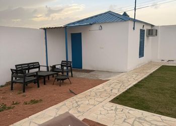 شاليه بملحق خارجي وجلسه خارجية