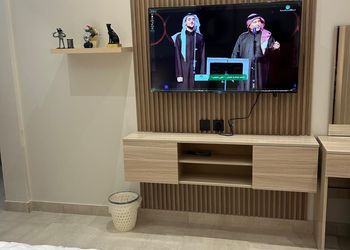 استديو بأثاث مريح وبسيط