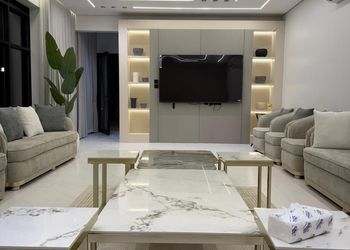 شاليه بمسطح اخضر ومسبح 