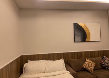 استديو بأثاث مريح وبسيط 