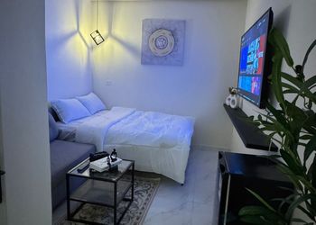 استديو بسرير ماستر وجلسة جانبية 