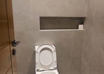 شقة بصالة وثلاث غرف نوم