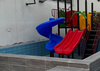 شاليه بصالة انيقة و تصميم هادئ